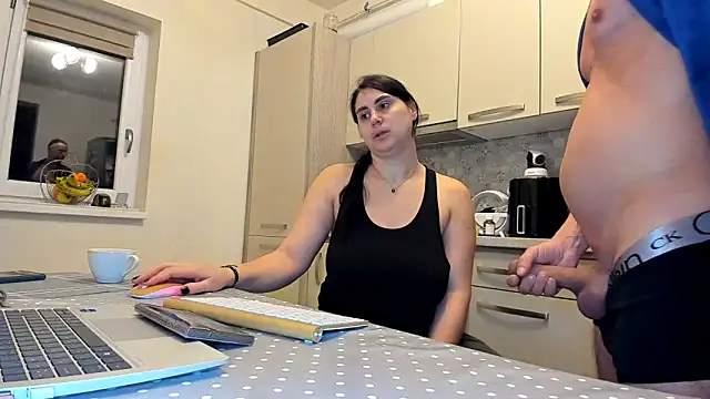 Snapshot of cuplu29 chatting on 12-13-25, 11:10 cuplu29 online show from 12-13-25, 11:10