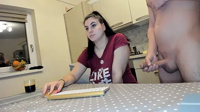 Snapshot of cuplu29 chatting on 03-05-26, 03:57 cuplu29 online show from 03-05-26, 03:57