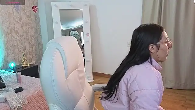 Snapshot of amy_fox2 chatting on 03-12-26, 02:56 amy fox2 online show from 03-12-26, 02:56