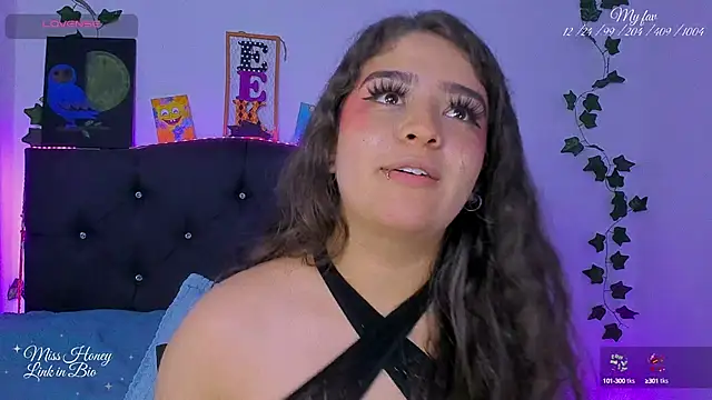 Snapshot of Mxss_Honey chatting on 03-23-25, 04:16 Mxss Honey online show from 03-23-25, 04:16