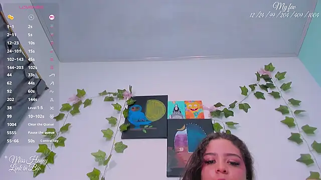 Snapshot of Mxss_Honey chatting on 10-31-25, 09:32 Mxss Honey online show from 10-31-25, 09:32