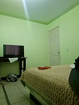 Snapshot of Piter1022 chatting on 10-06-25, 10:29 Piter1022 online show from 10-06-25, 10:29