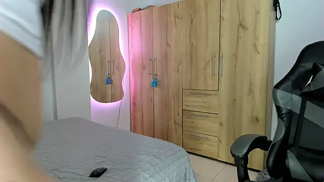 Snapshot of abbyquinn__ chatting on 02-19-26, 11:17 abbyquinn online show from 02-19-26, 11:17