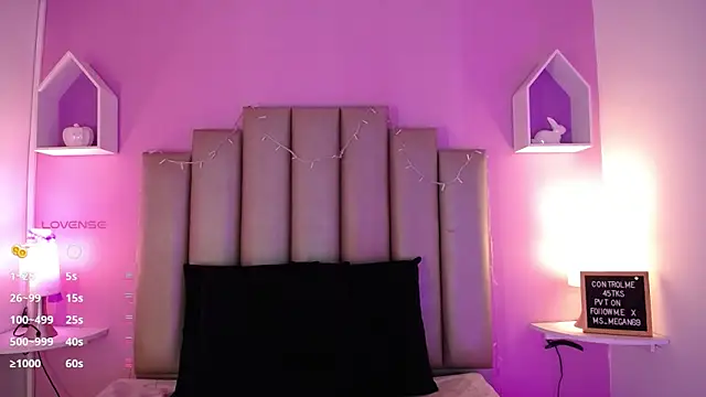 Snapshot of MeghanBurn chatting on 03-15-25, 12:34 MeghanBurn online show from 03-15-25, 12:34