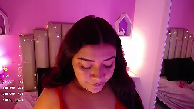 Snapshot of MeghanBurn chatting on 03-18-25, 12:36 MeghanBurn online show from 03-18-25, 12:36