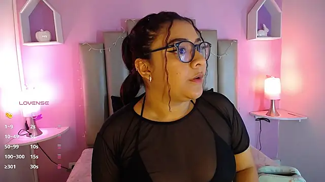 Snapshot of MeghanBurn chatting on 03-22-25, 12:25 MeghanBurn online show from 03-22-25, 12:25