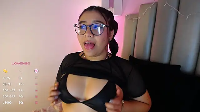 Snapshot of MeghanBurn chatting on 03-22-25, 03:31 MeghanBurn online show from 03-22-25, 03:31