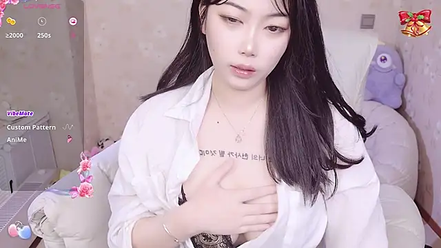 Snapshot of small_bell chatting on 03-19-25, 01:32 small bell online show from 03-19-25, 01:32