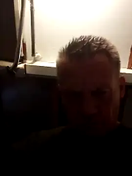 Snapshot of ed44435 chatting on 11-11-25, 12:27 ed44435 online show from 11-11-25, 12:27