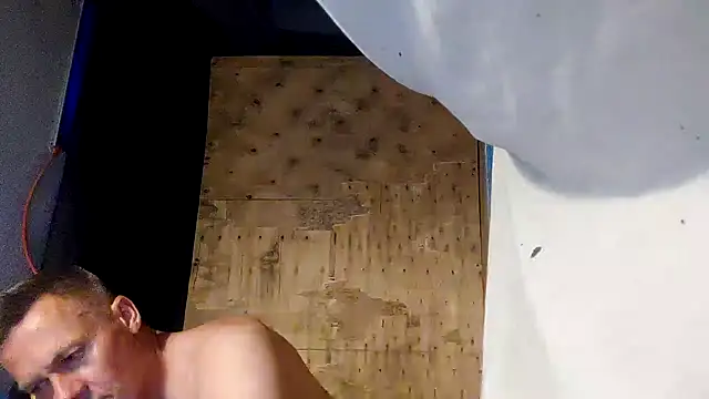 Snapshot of ed44435 chatting on 12-20-25, 05:58 ed44435 online show from 12-20-25, 05:58