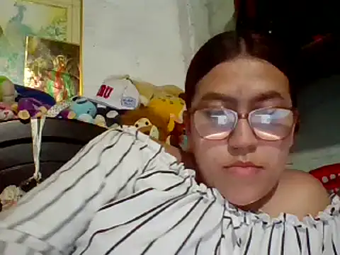 Snapshot of dafne19_ chatting on 12-17-24, 06:24 dafne19 online show from 12-17-24, 06:24