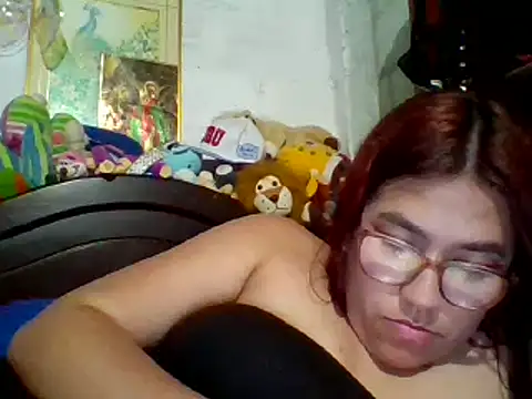 Snapshot of dafne19_ chatting on 12-18-24, 07:15 dafne19 online show from 12-18-24, 07:15