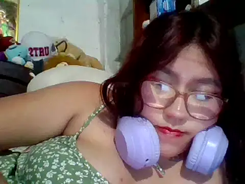 Snapshot of dafne19_ chatting on 01-12-25, 06:17 dafne19 online show from 01-12-25, 06:17