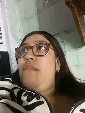 dafne19  online show from 12-22-25, 08:22