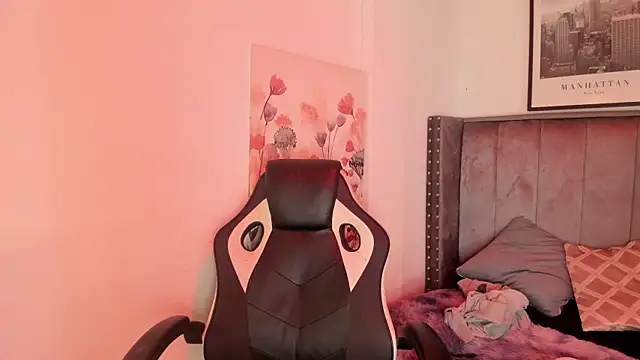 Alaia Cute online show from 11-12-25, 03:40