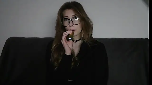 ErikaShyy online show from 12-24-24, 01:06