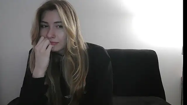 ErikaShyy online show from 10-18-25, 02:40