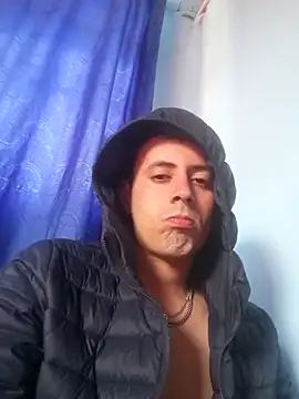 Snapshot of 97Alejo chatting on 01-17-25, 03:32 97Alejo online show from 01-17-25, 03:32