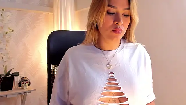CyntiaAdams online show from 12-15-24, 04:37