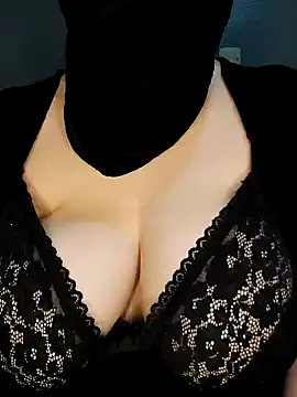 Snapshot of tota_ chatting on 01-21-25, 10:19 tota online show from 01-21-25, 10:19