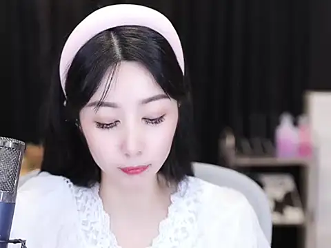 Nuyoah-77 online show from 09-11-25, 04:07