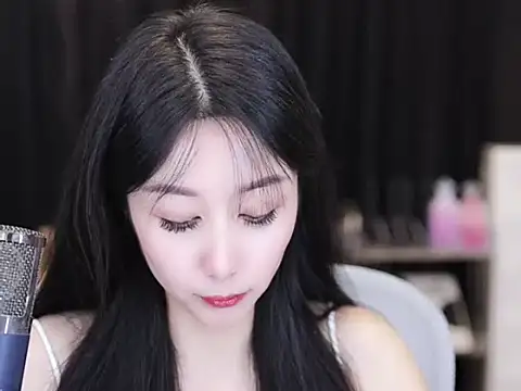 Nuyoah-77 online show from 09-13-25, 04:18