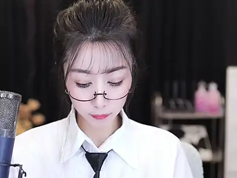 Nuyoah-77 online show from 09-23-25, 03:59