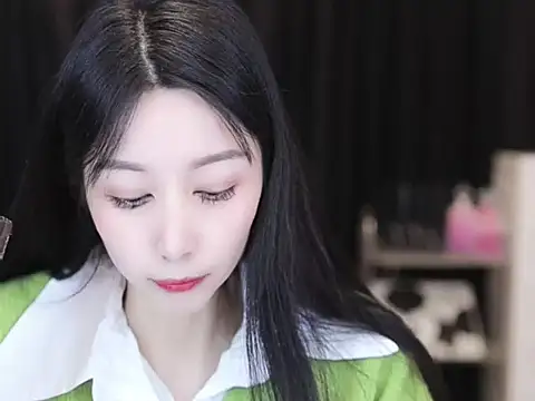 Nuyoah-77 online show from 10-21-25, 04:30