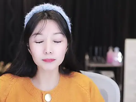 Nuyoah-77 online show from 12-01-25, 02:44