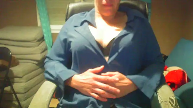 Snapshot of Raptor82 chatting on 10-08-25, 07:44 Raptor82 online show from 10-08-25, 07:44