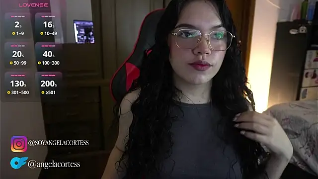 Snapshot of angela_cortes_ chatting on 10-26-25, 01:11 angela cortes  online show from 10-26-25, 01:11