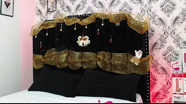 Snapshot of SaaraBrown chatting on 01-04-25, 02:35 SaaraBrown online show from 01-04-25, 02:35