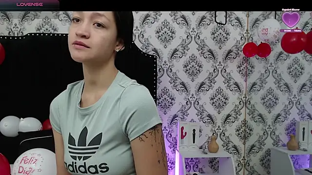 Snapshot of SaaraBrown chatting on 02-11-25, 12:37 SaaraBrown online show from 02-11-25, 12:37
