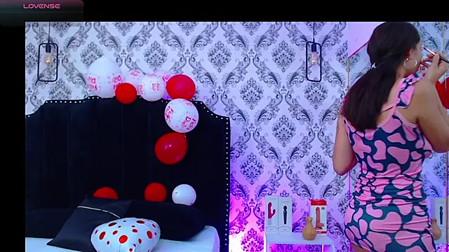 Snapshot of SaaraBrown chatting on 02-16-25, 12:32 SaaraBrown online show from 02-16-25, 12:32