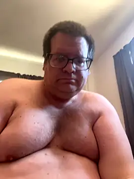 Snapshot of treatbobnicer chatting on 10-26-25, 04:57 treatbobnicer online show from 10-26-25, 04:57