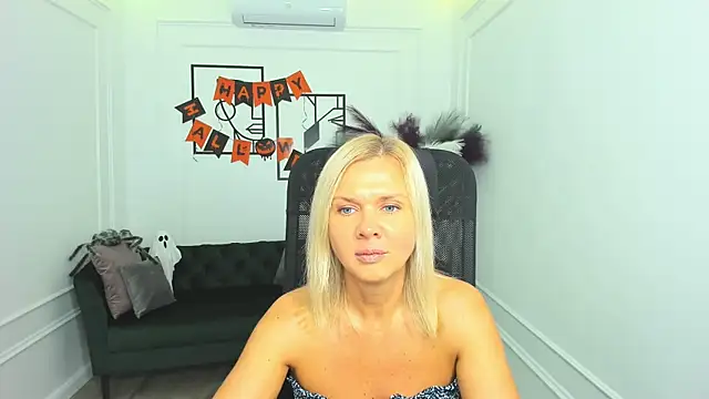 AgathaKlouin online show from 10-30-25, 07:58