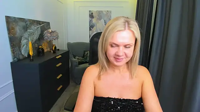 AgathaKlouin online show from 05-05-26, 07:11