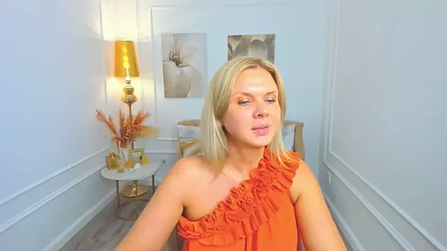 AgathaKlouin online show from 05-12-26, 07:11