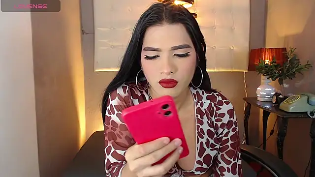 Snapshot of Greys_ath chatting on 10-25-25, 01:35 Greys ath online show from 10-25-25, 01:35