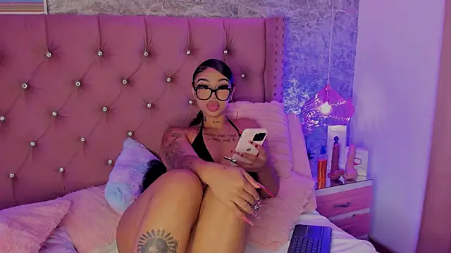 Mia Jansen online show from 10-11-25, 01:09