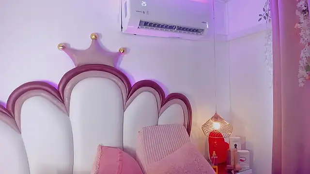 Mia Jansen online show from 05-11-26, 04:37