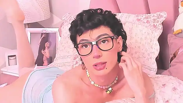 KylieMonnett online show from 05-13-26, 09:33