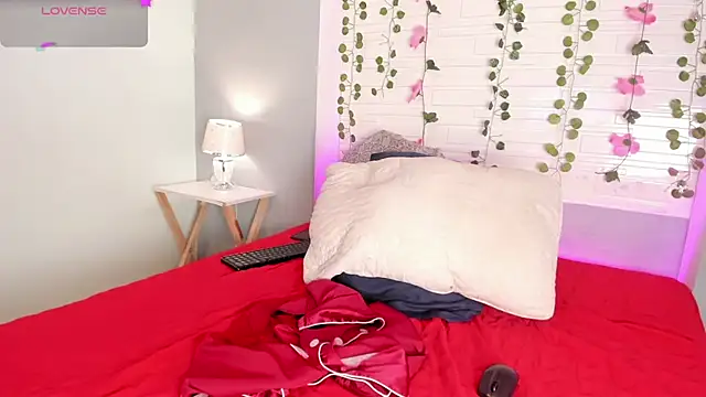 EmilyyStuart online show from 01-04-25, 10:16