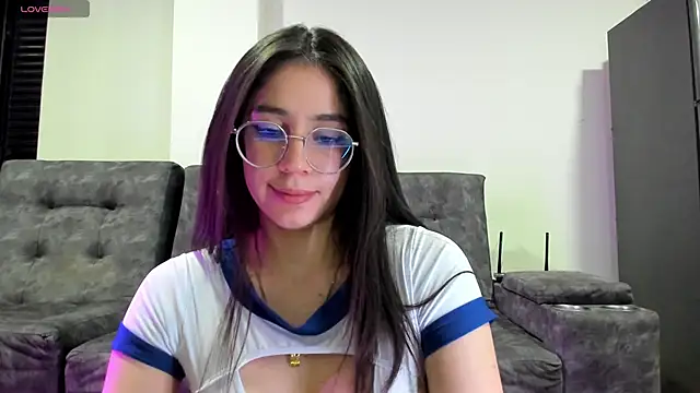 Snapshot of emmadiaz1 chatting on 10-04-25, 05:27 emmadiaz1 online show from 10-04-25, 05:27