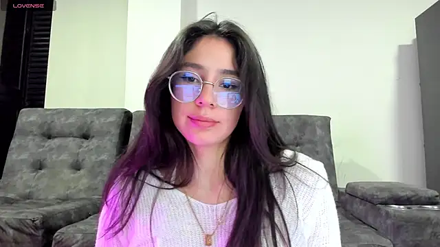 Snapshot of emmadiaz1 chatting on 10-06-25, 06:11 emmadiaz1 online show from 10-06-25, 06:11