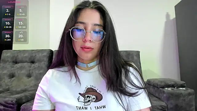 Snapshot of emmadiaz1 chatting on 10-10-25, 03:27 emmadiaz1 online show from 10-10-25, 03:27