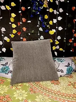 Sony-Model online show from 10-04-25, 01:36