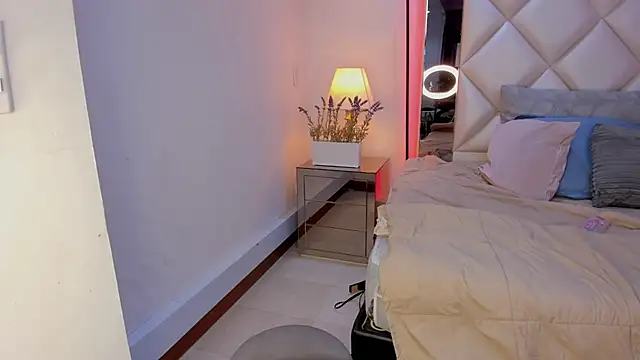 Snapshot of KimRoussee chatting on 12-07-24, 07:05 KimRoussee online show from 12-07-24, 07:05