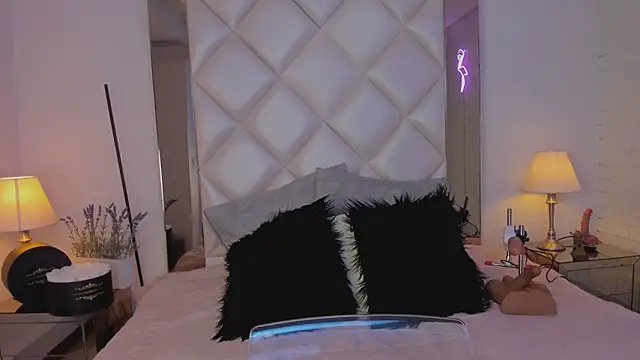 Snapshot of KimRoussee chatting on 02-12-25, 03:40 KimRoussee online show from 02-12-25, 03:40