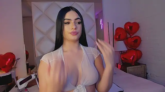 Snapshot of KimRoussee chatting on 02-15-25, 08:11 KimRoussee online show from 02-15-25, 08:11